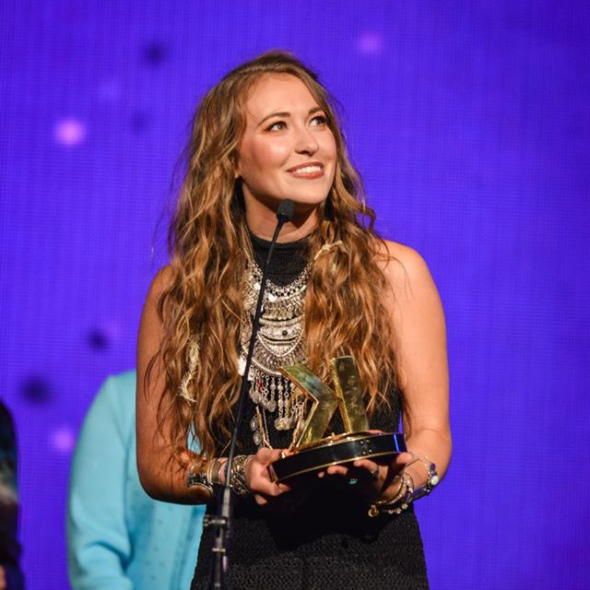Lauren Daigle Wins At 2016 K-Love Fan Awards
