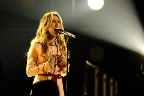 Lauren Daigle performs 'Hold on to Me' on 